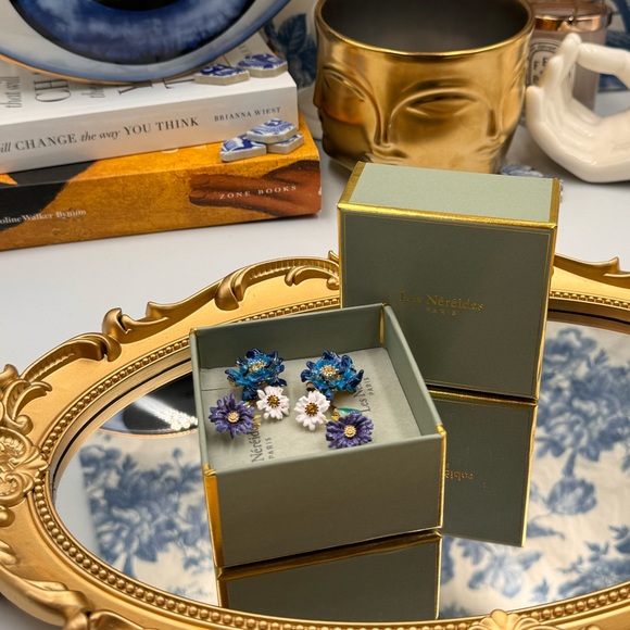 🆕 LES NEREIDES 🧿 NIB Blue Flower and White Daisy Earring - Picture 16 of 16
